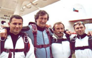 Bolek Polívka와 Skydive Kantor의 탠덤 교관들