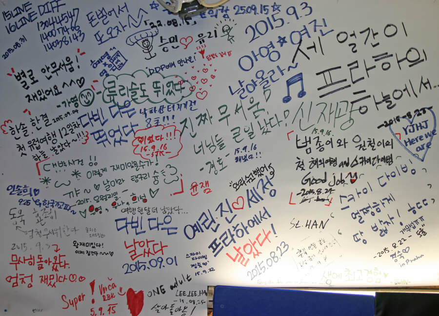 Korean messages with a date on the Skydive Kantor message wall